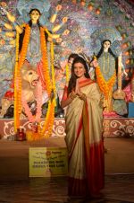 Sushmita Sen at Durga Pooja on 30th Sept 2014 (69)_542be018a260c.JPG