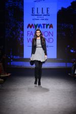 Diana Penty walk the ramp for Elle Show on day 3 of Myatra fashion week on 5th Oct 2014 (27)_54313bb0c5611.JPG