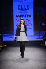 Diana Penty walk the ramp for Elle Show on day 3 of Myatra fashion week on 5th Oct 2014 (29)_54313bb6a453a.JPG