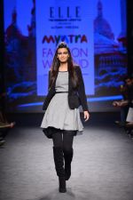 Diana Penty walk the ramp for Elle Show on day 3 of Myatra fashion week on 5th Oct 2014 (33)_54313bc2ecfd1.JPG