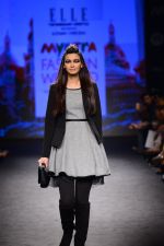 Diana Penty walk the ramp for Elle Show on day 3 of Myatra fashion week on 5th Oct 2014 (36)_54313bce45801.JPG
