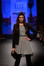 Diana Penty walk the ramp for Elle Show on day 3 of Myatra fashion week on 5th Oct 2014 (38)_54313bdc8a71a.JPG