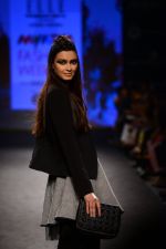 Diana Penty walk the ramp for Elle Show on day 3 of Myatra fashion week on 5th Oct 2014 (41)_54313be98f57d.JPG
