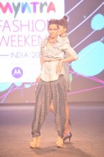 Model walk for Kalki show at Myntra fashion week day 2 on 4th Oct 2014 (27)_5430ecef6da9a.JPG