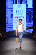 Model walk the ramp for Elle Show on day 3 of Myatra fashion week on 5th Oct 2014 (239)_54313bcc999f5.JPG