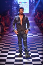 Model walks for Men_s Health show at Myntra fashion week day 2 on 4th Oct 2014 (147)_5430bcebe96a6.JPG