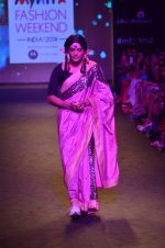 Sunil Grover walk the ramp for Mandira Bedi Show on day 3 of Myntra fashion week on 5th Oct 2014 (332)_54313f3cf214f.JPG