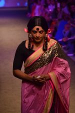 Sunil Grover walk the ramp for Mandira Bedi Show on day 3 of Myntra fashion week on 5th Oct 2014 (340)_54313f7d02fc2.JPG