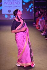 Sunil Grover walk the ramp for Mandira Bedi Show on day 3 of Myntra fashion week on 5th Oct 2014 (357)_5431401963737.JPG