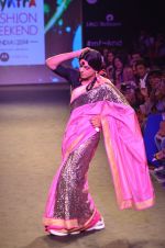 Sunil Grover walk the ramp for Mandira Bedi Show on day 3 of Myntra fashion week on 5th Oct 2014 (358)_5431402348fd8.JPG