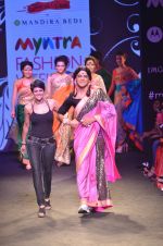 Sunil Grover, Mandira Bedi walk the ramp for Mandira Bedi Show on day 3 of Myntra fashion week on 5th Oct 2014 (385)_54313d021f996.JPG