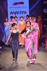 Sunil Grover, Mandira Bedi walk the ramp for Mandira Bedi Show on day 3 of Myntra fashion week on 5th Oct 2014 (389)_54313d1eb0979.JPG
