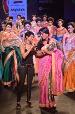 Sunil Grover, Mandira Bedi walk the ramp for Mandira Bedi Show on day 3 of Myntra fashion week on 5th Oct 2014 (433)_543141baaf488.JPG