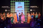 Sunil Grover, Mandira Bedi walk the ramp for Mandira Bedi Show on day 3 of Myntra fashion week on 5th Oct 2014 (448)_54313e65c9019.JPG