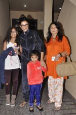 Sushmita Sen snapped with family at PVR on 4th Oct 2014 (21)_5430d64c95812.JPG