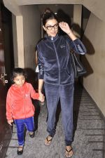 Sushmita Sen snapped with family at PVR on 4th Oct 2014 (7)_5430d6131203e.JPG