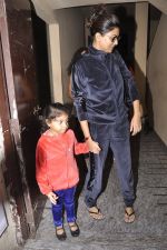 Sushmita Sen snapped with family at PVR on 4th Oct 2014 (9)_5430d61b93019.JPG