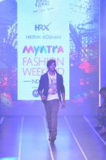 Hrithik Roshan walks for HRX at Myntra Fashion Weekend Finale in Mumbai on 5th Oct 2014 (52)_54321e97db640.JPG