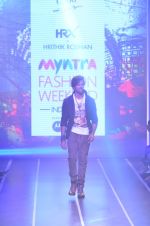 Hrithik Roshan walks for HRX at Myntra Fashion Weekend Finale in Mumbai on 5th Oct 2014 (53)_54321e9af167c.JPG