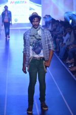 Model walks for HRX at Myntra Fashion Weekend Finale in Mumbai on 5th Oct 2014 (92)_54322087a53e6.JPG