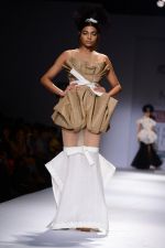 Model walk the ramp for Alpana Neeraj Show on wills day 1 on 8th Oct 2014  (118)_5435603d1b083.JPG