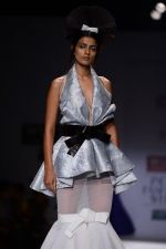Model walk the ramp for Alpana Neeraj Show on wills day 1 on 8th Oct 2014  (80)_54355fd976a08.JPG