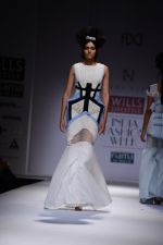 Model walk the ramp for Alpana Neeraj Show on wills day 1 on 8th Oct 2014  (94)_54355ffcc4597.JPG