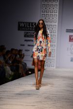 Model walk the ramp for Hemant and Nandita Show on wills day 1 on 8th Oct 2014  (8)_5435604dec7af.JPG
