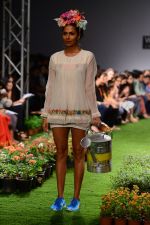 Model walk the ramp for Pero Show on wills day 1 on 8th Oct 2014  (27)_54355f7f63cab.JPG