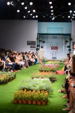 Model walk the ramp for Pero Show on wills day 1 on 8th Oct 2014  (55)_54355ff644e69.JPG