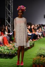 Model walk the ramp for Pero Show on wills day 1 on 8th Oct 2014  (99)_543560b28e622.JPG