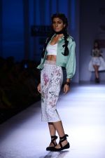 Model walk the ramp for geisha designs Show on wills day 1 on 8th Oct 2014 (17)_54355d33ee58c.JPG
