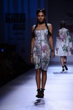 Model walk the ramp for geisha designs Show on wills day 1 on 8th Oct 2014 (25)_54355d43a8dc1.JPG