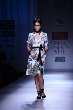 Model walk the ramp for geisha designs Show on wills day 1 on 8th Oct 2014 (31)_54355d4cc8797.JPG