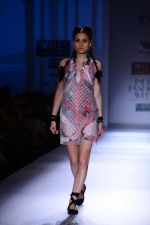 Model walk the ramp for geisha designs Show on wills day 1 on 8th Oct 2014 (44)_54355d6992059.JPG