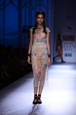 Model walk the ramp for geisha designs Show on wills day 1 on 8th Oct 2014 (53)_54355d7e46359.JPG