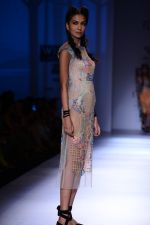 Model walk the ramp for geisha designs Show on wills day 1 on 8th Oct 2014 (54)_54355d8173634.JPG