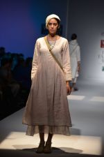 Model walk the ramp for Eka Show on wills day 2 on 9th Oct 2014 (115)_54367a65794ea.JPG