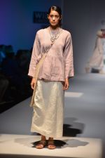 Model walk the ramp for Eka Show on wills day 2 on 9th Oct 2014 (127)_54367a75b97e3.JPG