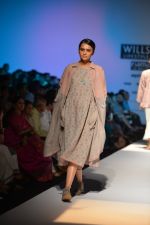 Model walk the ramp for Eka Show on wills day 2 on 9th Oct 2014 (131)_54367a7a6265c.JPG