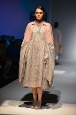 Model walk the ramp for Eka Show on wills day 2 on 9th Oct 2014 (132)_54367a7b9b059.JPG