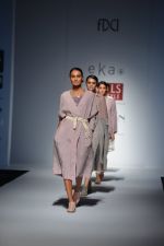 Model walk the ramp for Eka Show on wills day 2 on 9th Oct 2014 (140)_54367a872314e.JPG