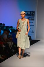 Model walk the ramp for Eka Show on wills day 2 on 9th Oct 2014 (28)_543679f655d3c.JPG