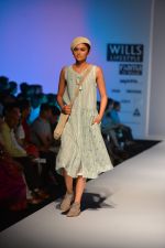 Model walk the ramp for Eka Show on wills day 2 on 9th Oct 2014 (29)_543679f77b4bf.JPG