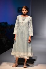 Model walk the ramp for Eka Show on wills day 2 on 9th Oct 2014 (39)_54367a0315b88.JPG