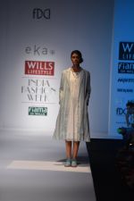 Model walk the ramp for Eka Show on wills day 2 on 9th Oct 2014 (41)_54367a056defc.JPG