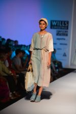 Model walk the ramp for Eka Show on wills day 2 on 9th Oct 2014 (49)_54367a0ef0e1f.JPG