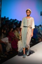 Model walk the ramp for Eka Show on wills day 2 on 9th Oct 2014 (50)_54367a10463cf.JPG