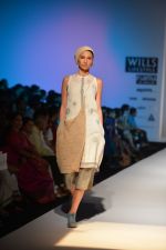 Model walk the ramp for Eka Show on wills day 2 on 9th Oct 2014 (67)_54367a2649ae5.JPG