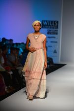 Model walk the ramp for Eka Show on wills day 2 on 9th Oct 2014 (79)_54367a34a1c9e.JPG